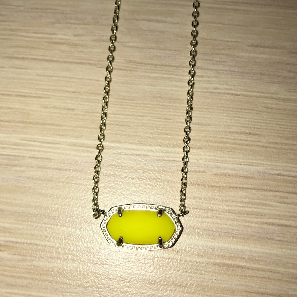 Kendra Scott necklace